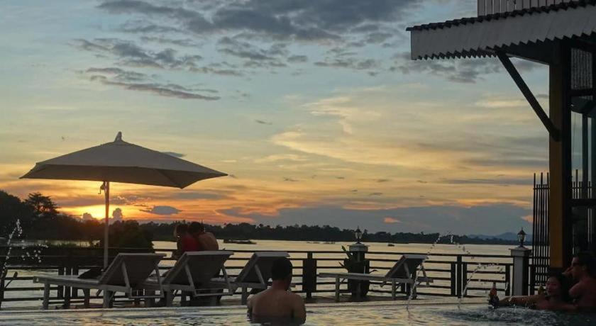 Golden Hotel Dondet Muang Không Екстериор снимка