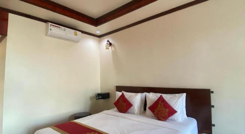 Golden Hotel Dondet Muang Không Екстериор снимка