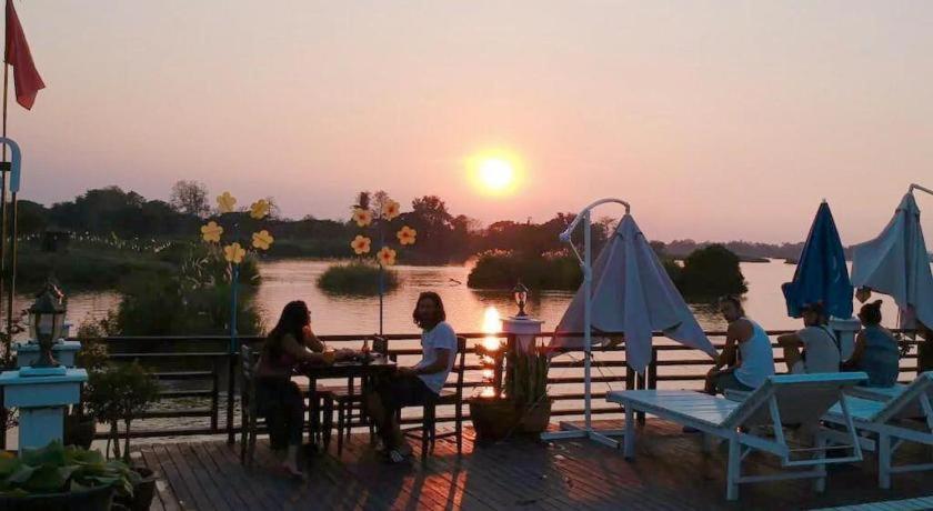 Golden Hotel Dondet Muang Không Екстериор снимка