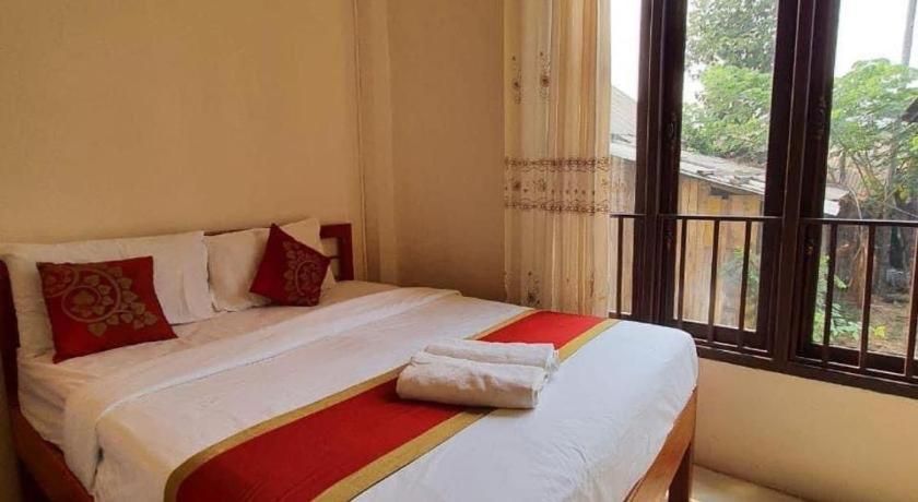 Golden Hotel Dondet Muang Không Екстериор снимка