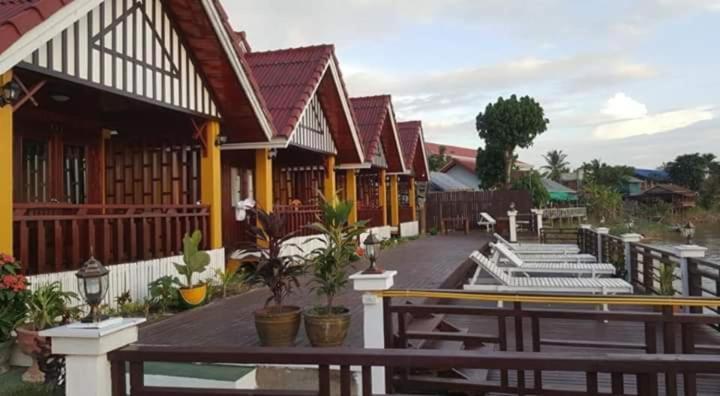 Golden Hotel Dondet Muang Không Екстериор снимка