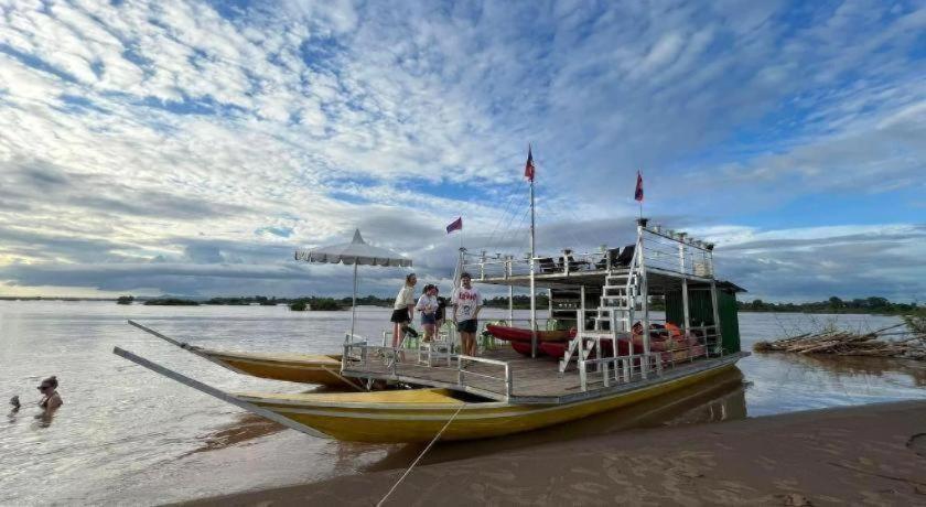 Golden Hotel Dondet Muang Không Екстериор снимка