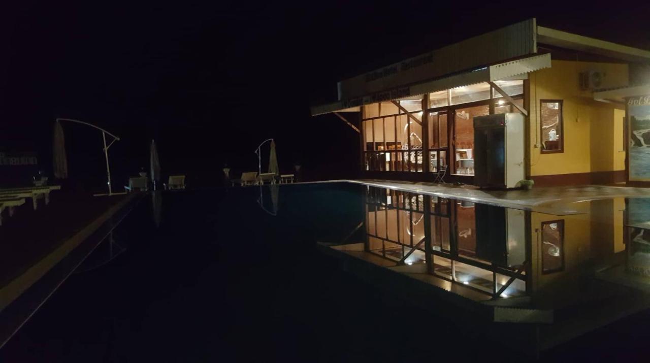 Golden Hotel Dondet Muang Không Екстериор снимка