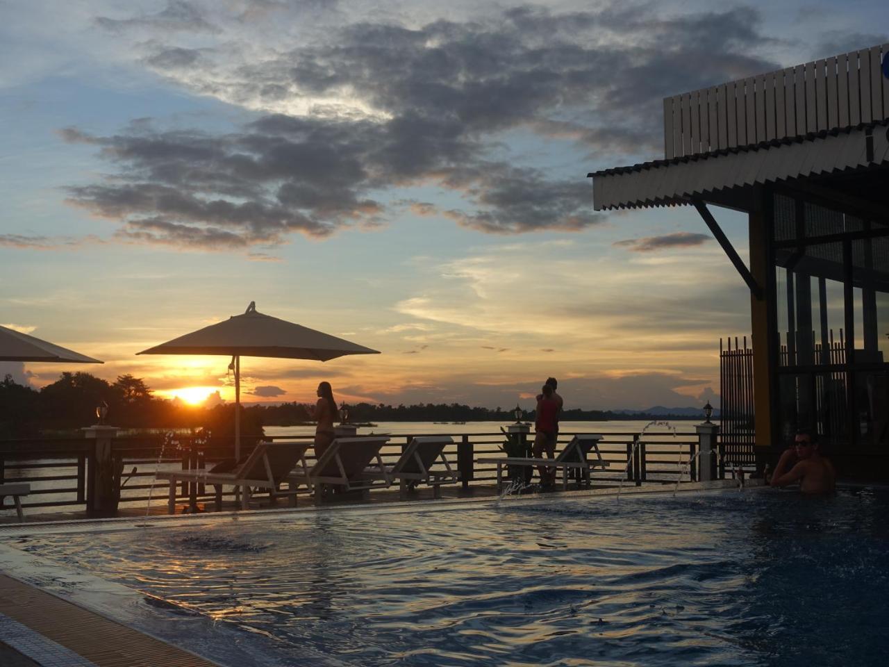 Golden Hotel Dondet Muang Không Екстериор снимка